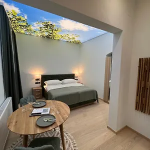  Apartment Street Living -