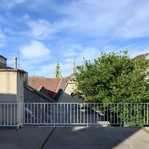 Palais Palffy Suits Вена