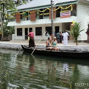 https://royal-mundro-palace-home-stay.kerala-hotels.net