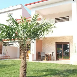 Valerie , Nikiti (Sithonia) Grecia